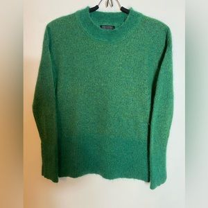 Classic Green Wool sweater (soft)